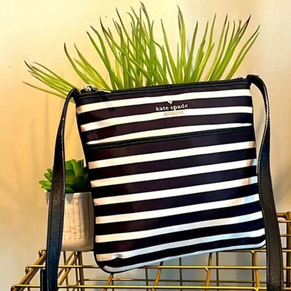 Kate Spade STORYBOOK Black and White Striped Nylon Crossbody Bag EUC - Picture 1 of 6